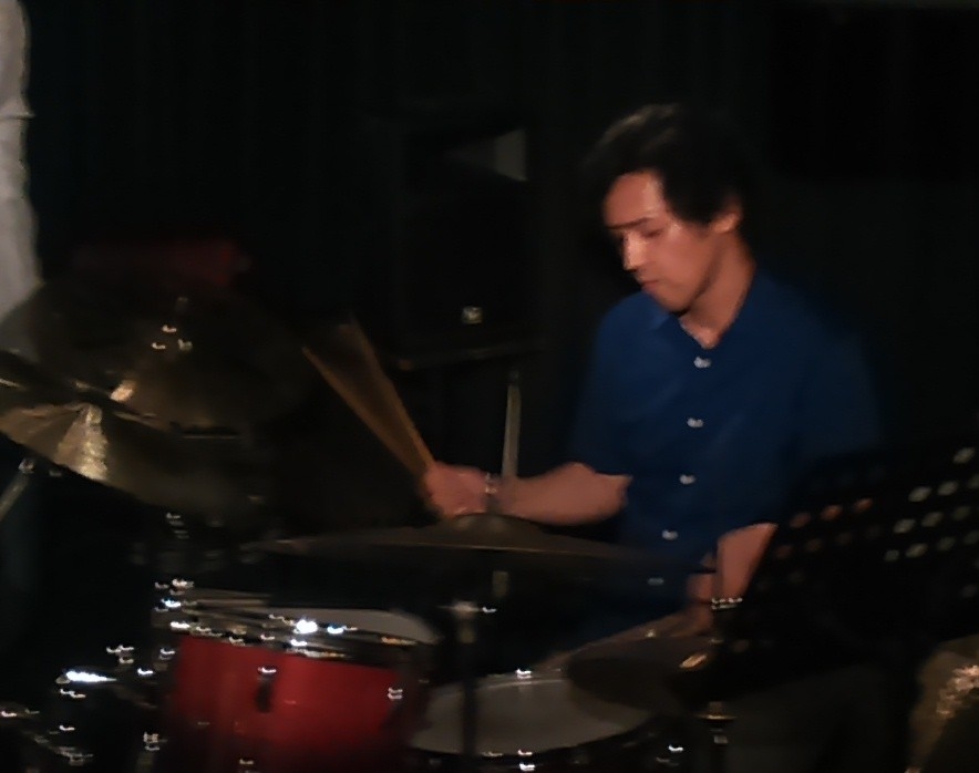 Y’Sドラム教室の講師紹介